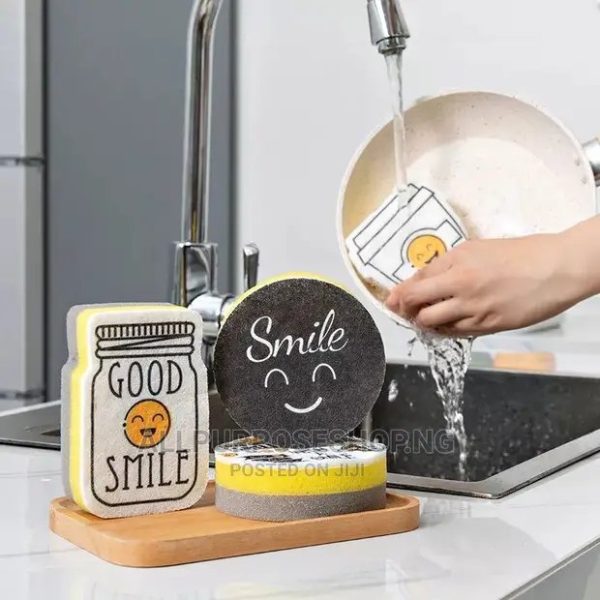 4-in-1 Good Smiles multi-purpose cleaning sponge